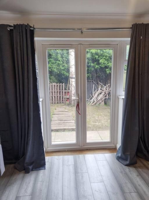 Maidstone Villa 3 Bedroom Free Sports Channels,Parking Sleeps 7 Dış mekan fotoğraf